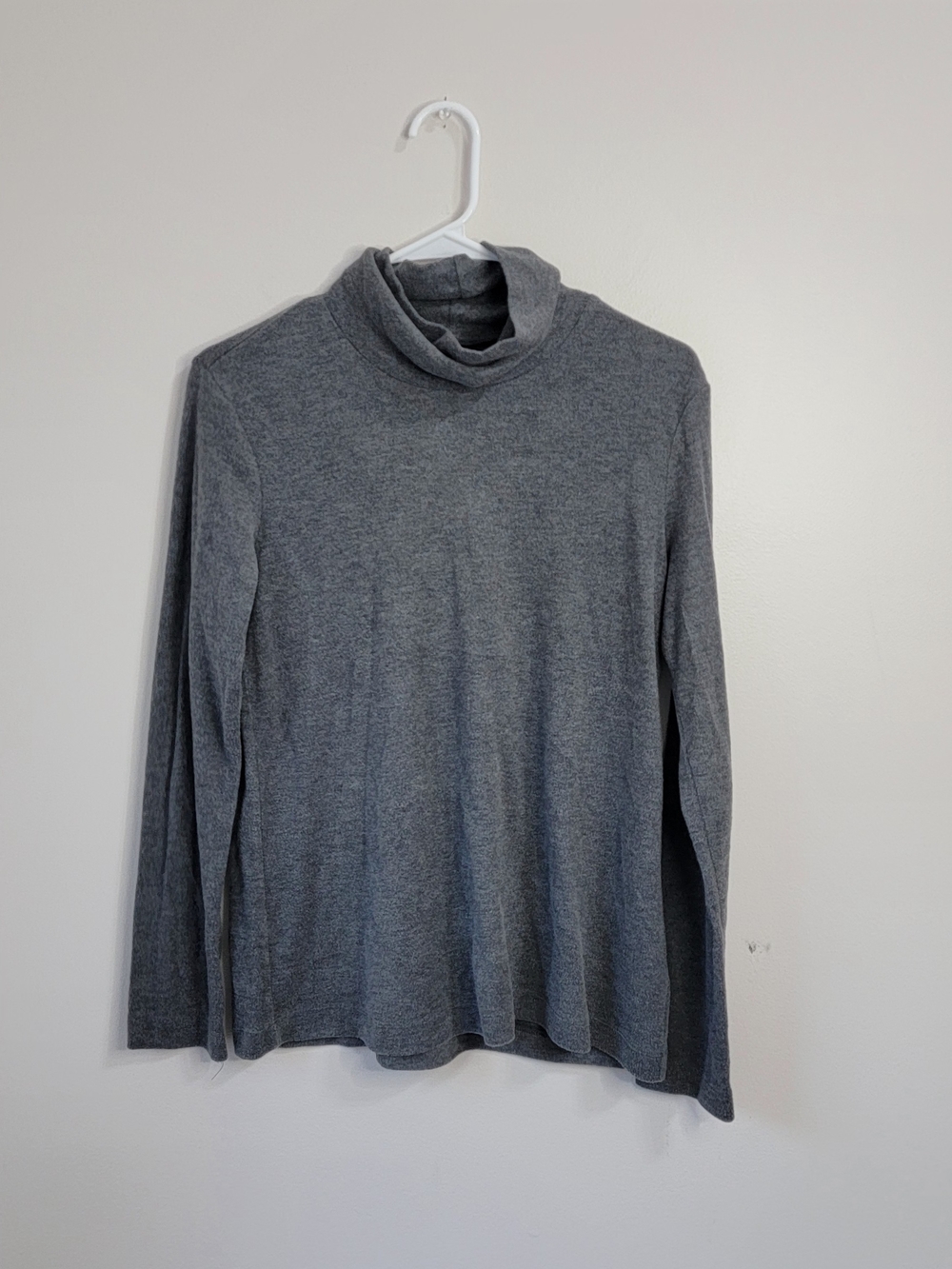 Uniqlo Women Shirt L Gray Heattech Turtleneck Long Sleeve Thermal Base Layer
